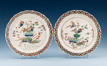 1342. A pair of famille verte dishes, Qing dynasty, Kangxi (1662-1722). (2).