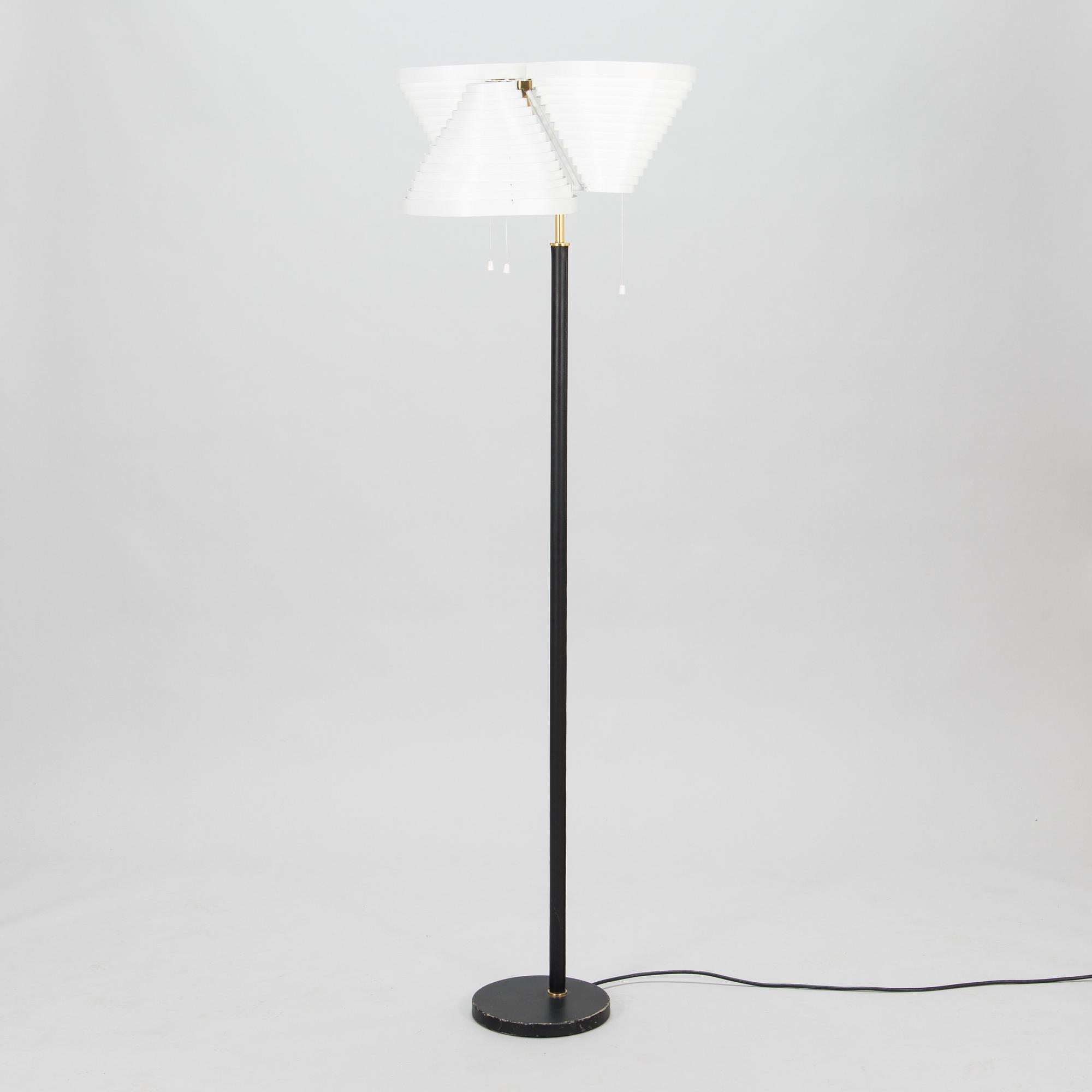 Alvar Aalto, golvlampa modell A809, Valaisinpaja 1900-talets slut.