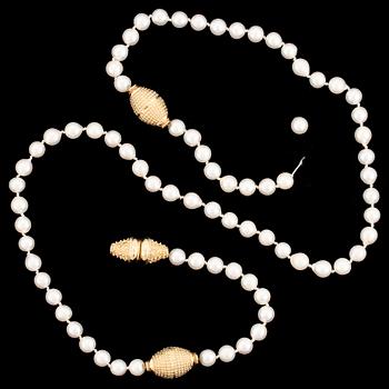 Cultured pearl necklace, replica viking clasp 18K gold.