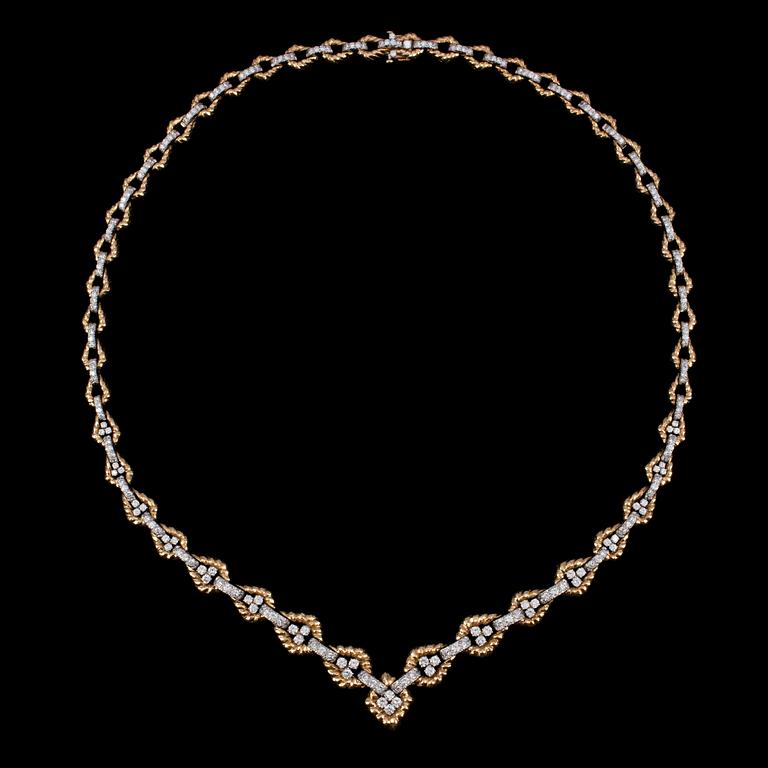 A David Webb gold and brilliant cut diamond necklace, tot. app. 13 cts.