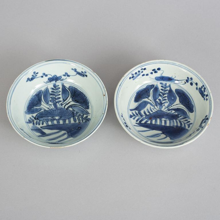 Two blue and white bowls, Ming dynasty, Wanli (1572-1620).