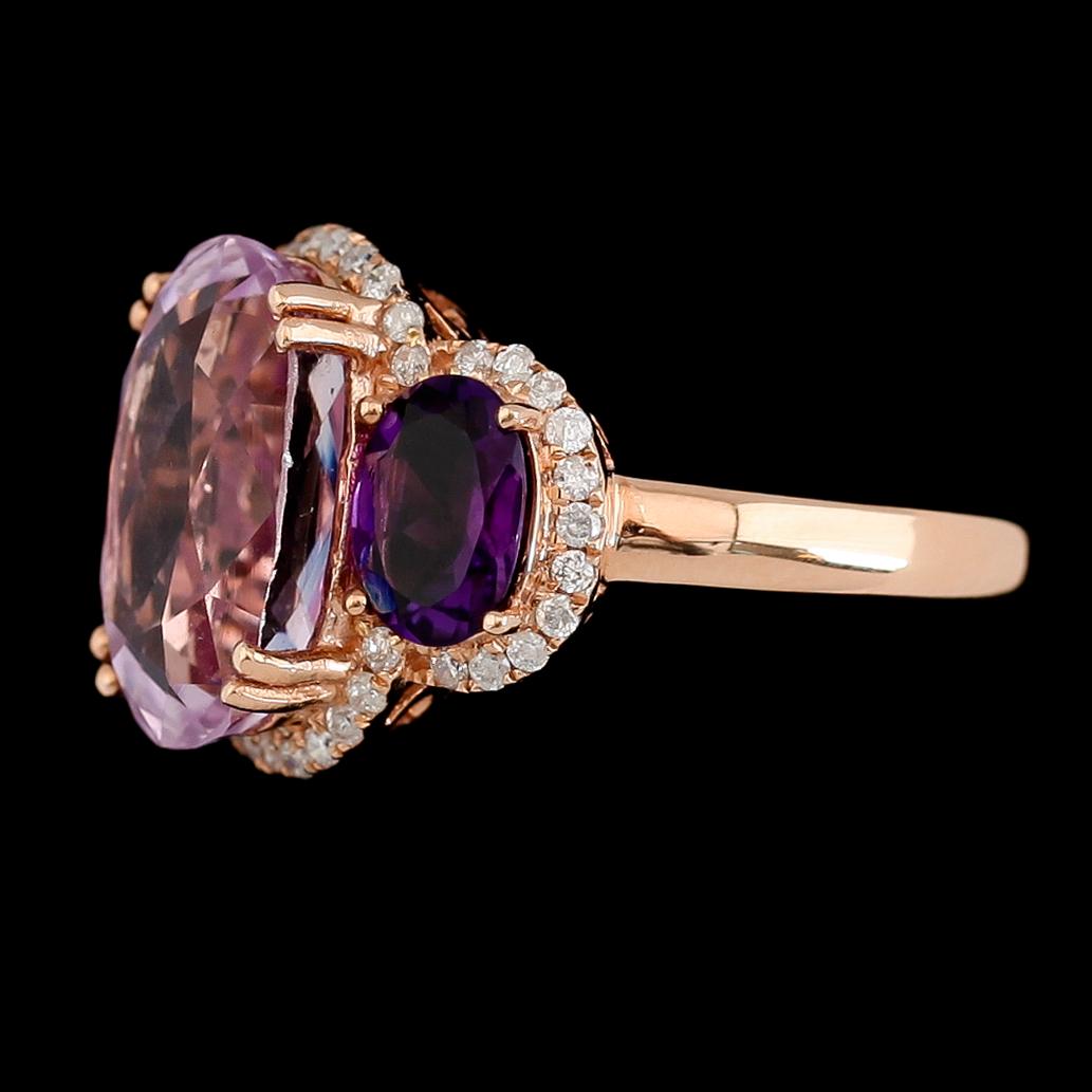 RING, 18K roséguld, rosa kunzit ca 5.70 ct, ametister tot ca 1.30 ct, diamanter tot ca 0.30 ct.