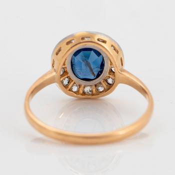 An 18K gold ring set with a faceted sapphire weight ca 2.00 cts and old-cut diamonds.