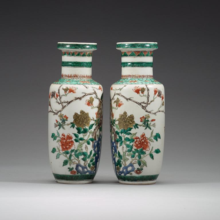VASER, ett par, porslin. Qingdynastin, 1800-tal.