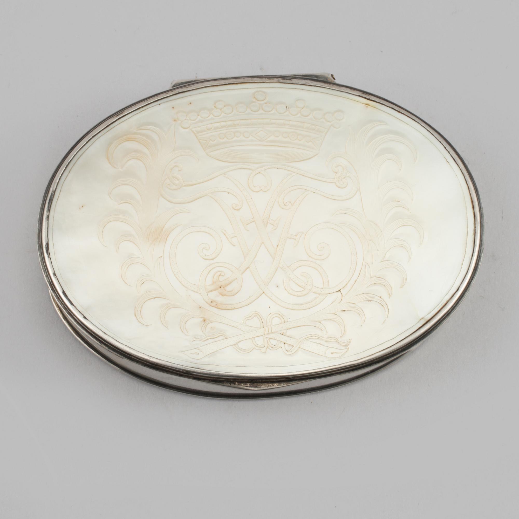 DOSA, silver och pärlemo, 1800-tal.
