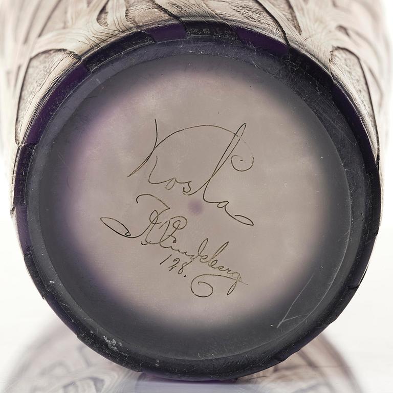 Karl Lindeberg, vas, överfångsglas, Kosta, jugend, ca 1909, modell 128, efter förlaga av Alf Wallander.