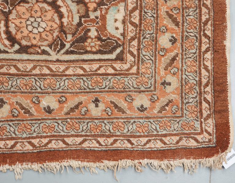 ANTIQUE TABRIZ. 427 x 344 cm.