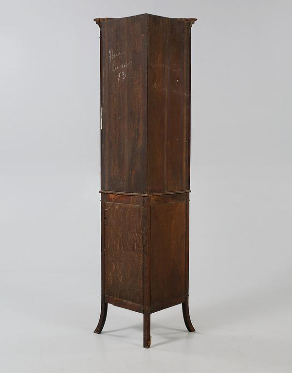 HÖRNSKÅP, omkring år 1900.