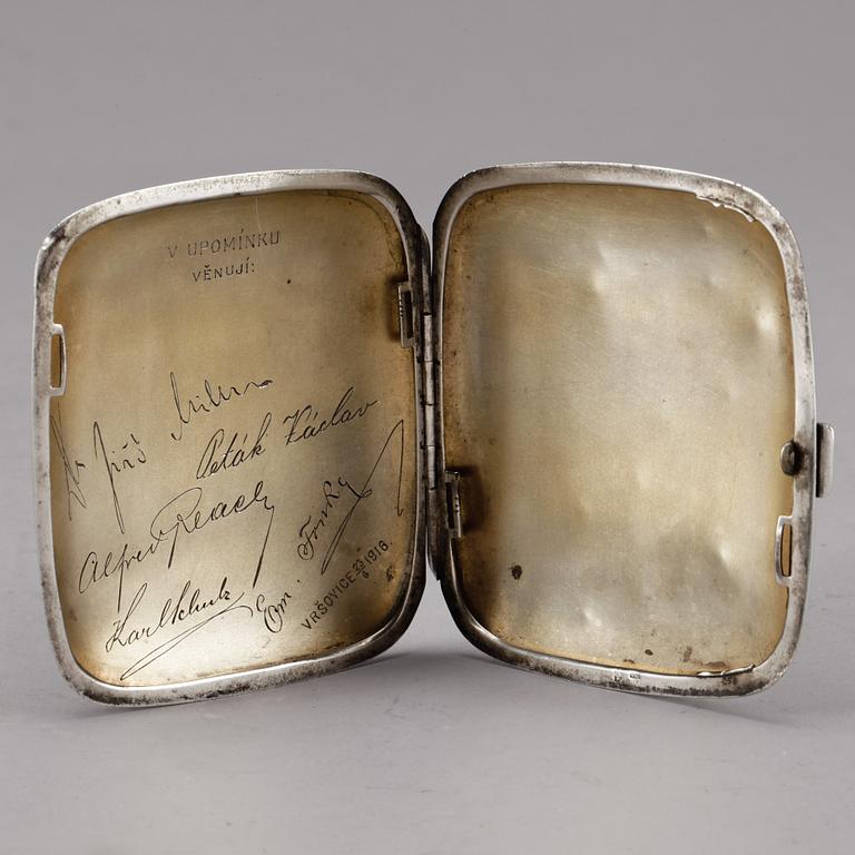 CIGARETTETUI, silver 935 samt emalj, bär datering Vrsovice (Tjeckien), 1916.