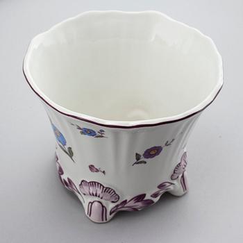 90 pieces of earthenware tableware from Rörstrand, model "Rörstrandia", 1930-56.