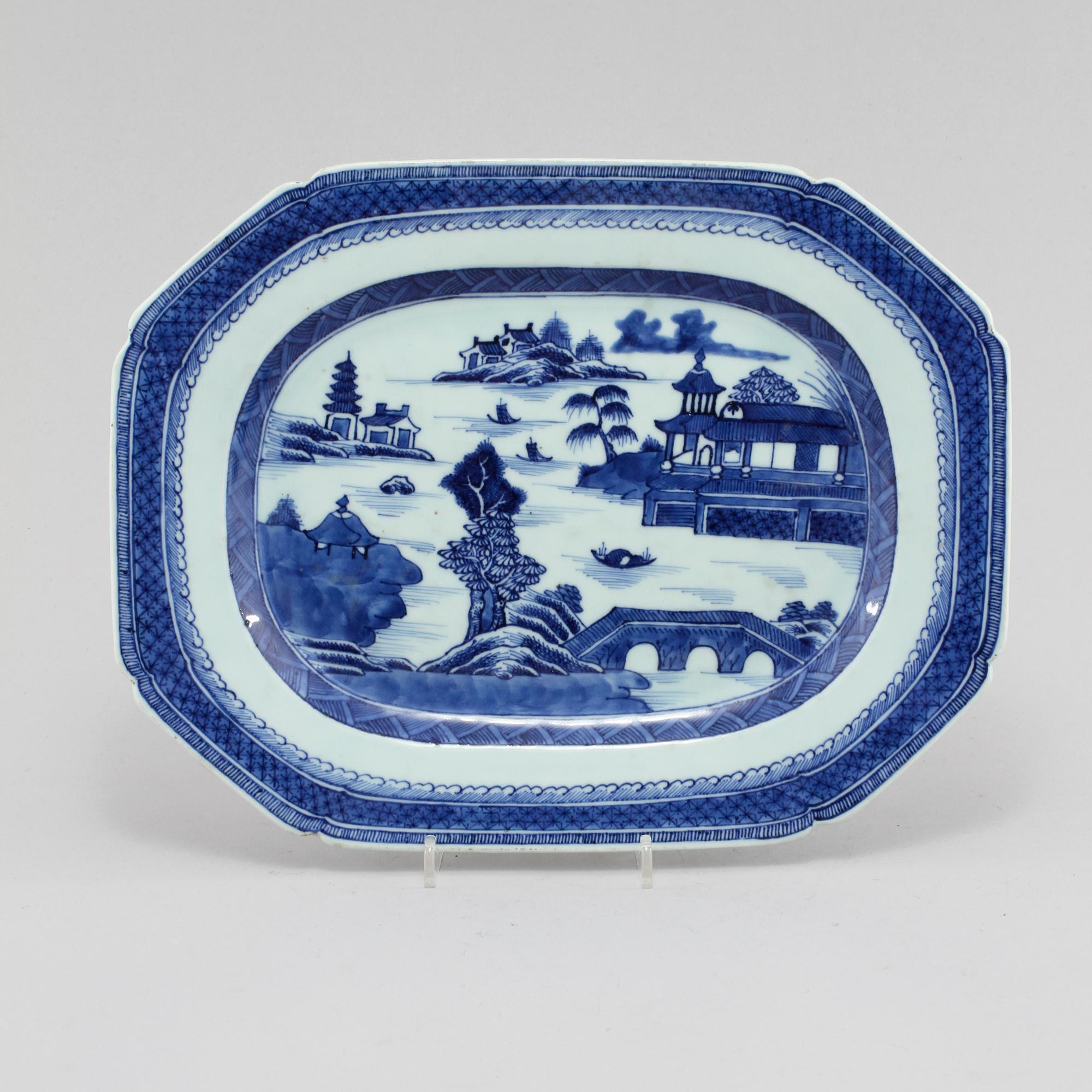 STEKFAT, porslin, Kina, omkring år 1800.