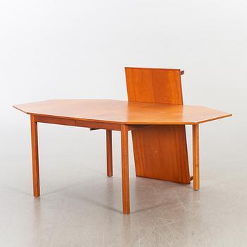 A DINNER TABLE MID 20TH CENTURY.