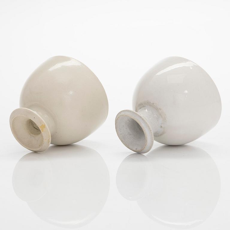 Kyllikki Salmenhaara, two stoneware goblets signed KS.