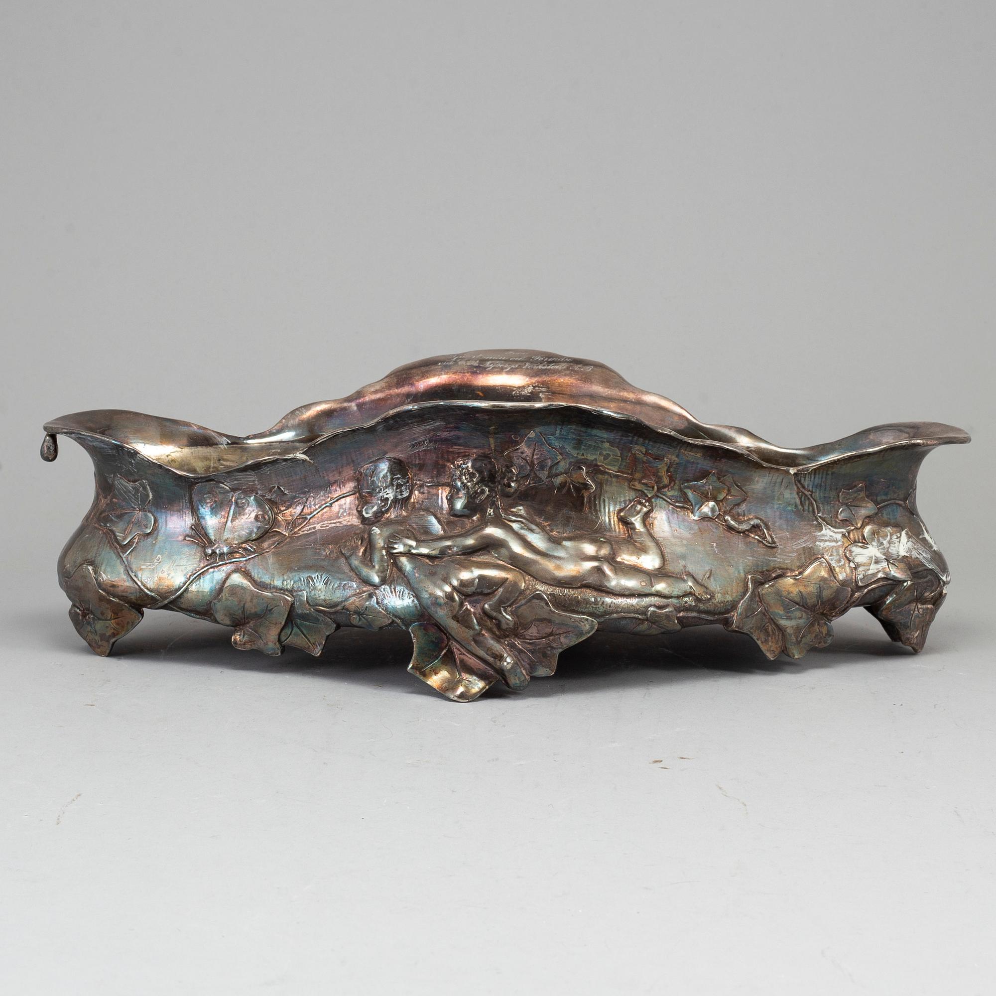 An early 20th century silverplate jardiniere.