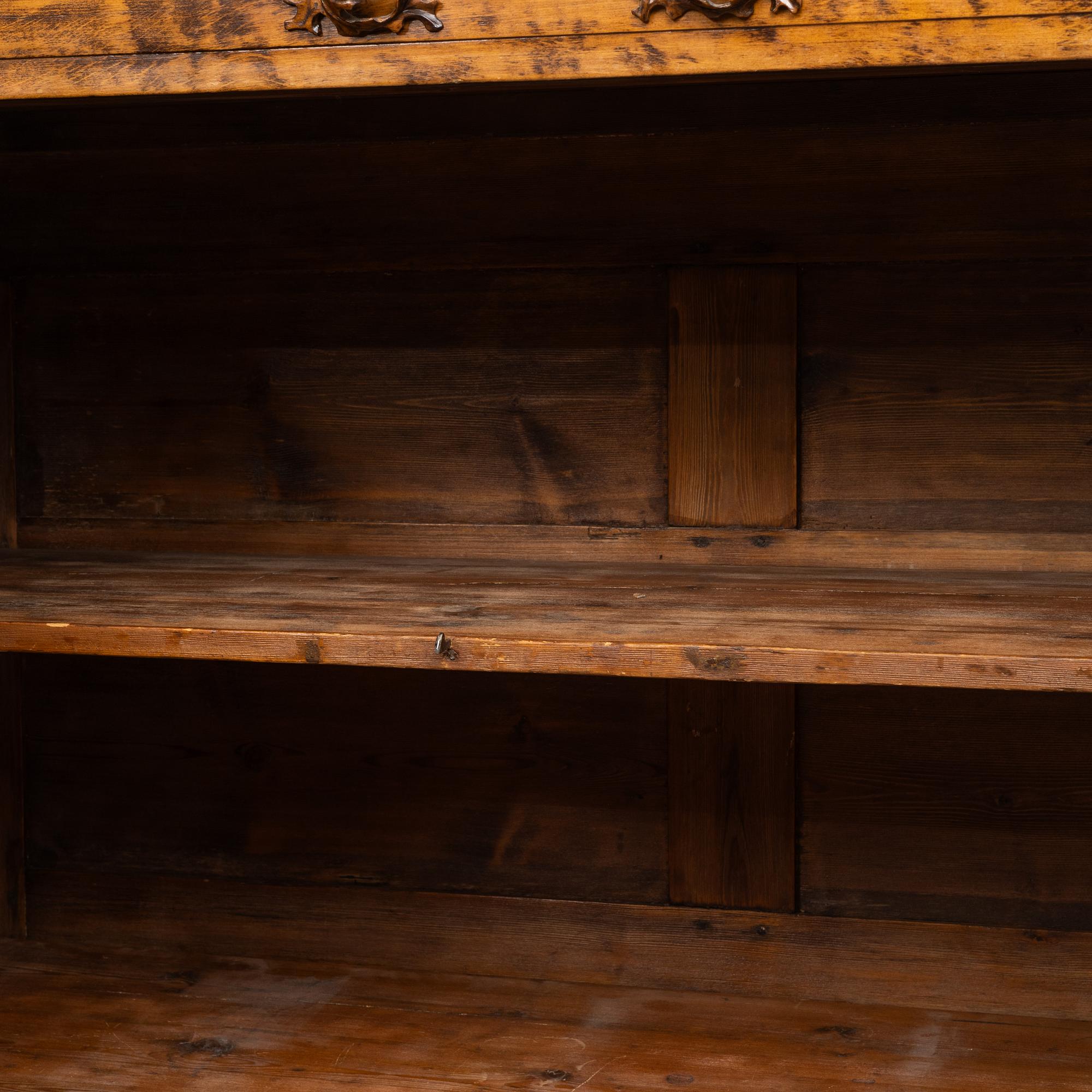 A Baroque cabinet from around the year 1700.