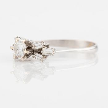 Ring, 14K white gold with brilliant-cut and baguette-cut diamonds.