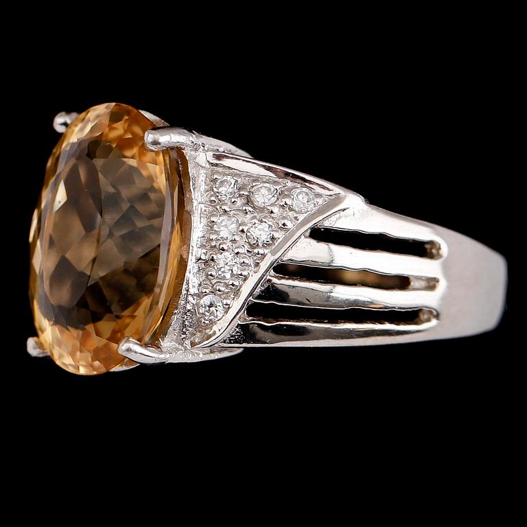 RING, silver, citrin samt vita safirer.