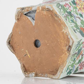 Ytterfoder, urna samt tedosor, 2 st, porslin, Kina, Qingdynasti, 1700-1800-tal.