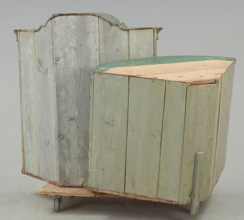 HÖRNSKÅP, 1700-tal.