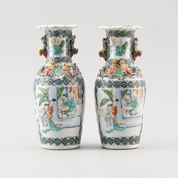 VASER, 1 par, porslin, Kina, Kanton, 1800-talets mitt.