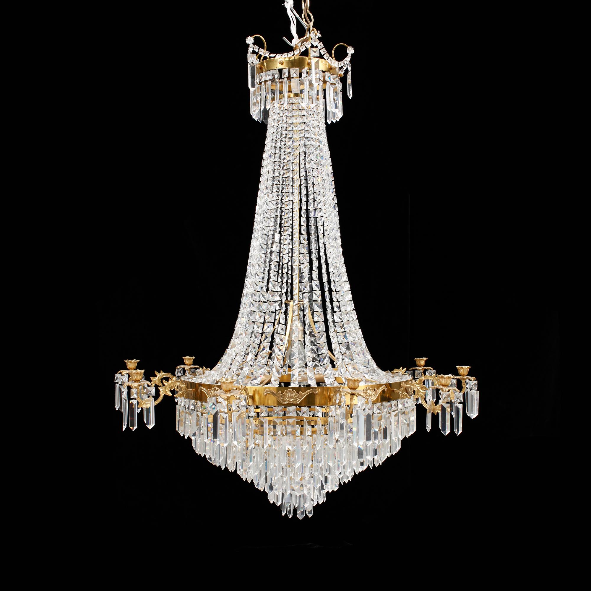 LJUSKRONA, eklektisk stil, modern tillverkning. Höjd: 128 cm.