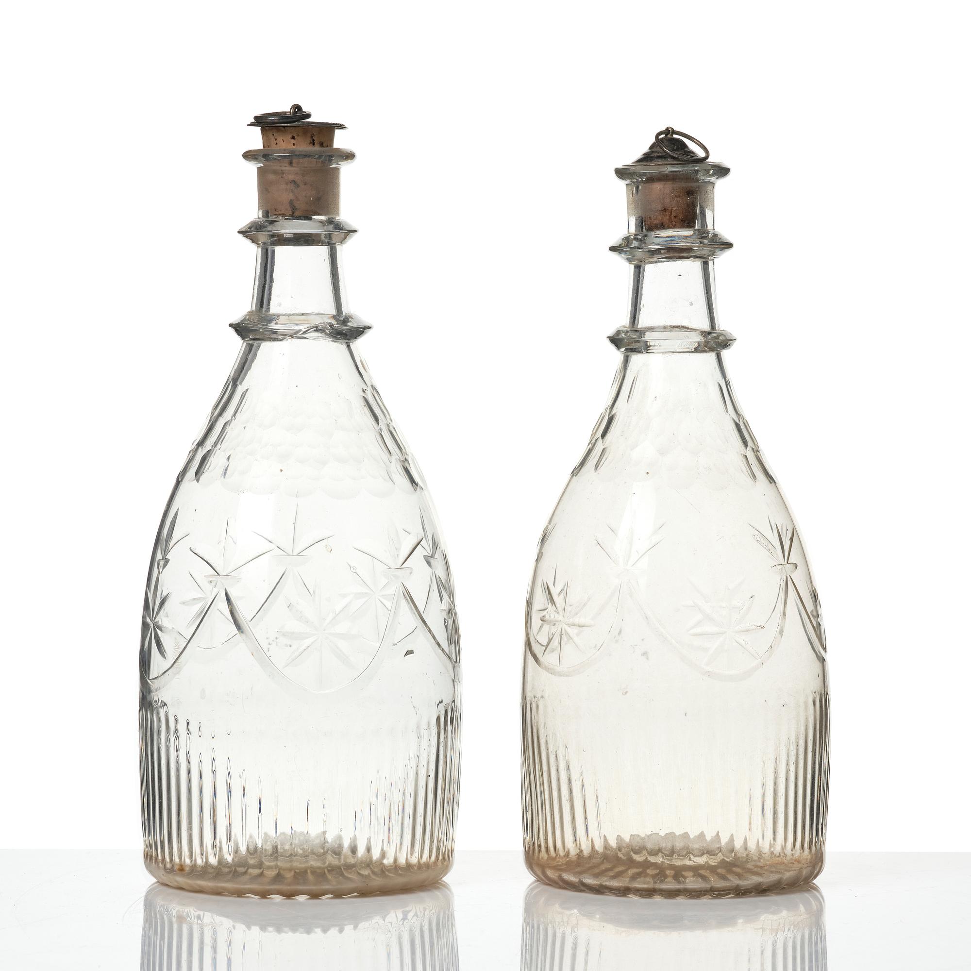 Flaskor, två stycken, glas, 1800-tal.