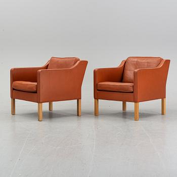 Børge Mogensen, a pair of easy chairs, model number 2421-22, Fredericia Stolefabrik, Denmark.