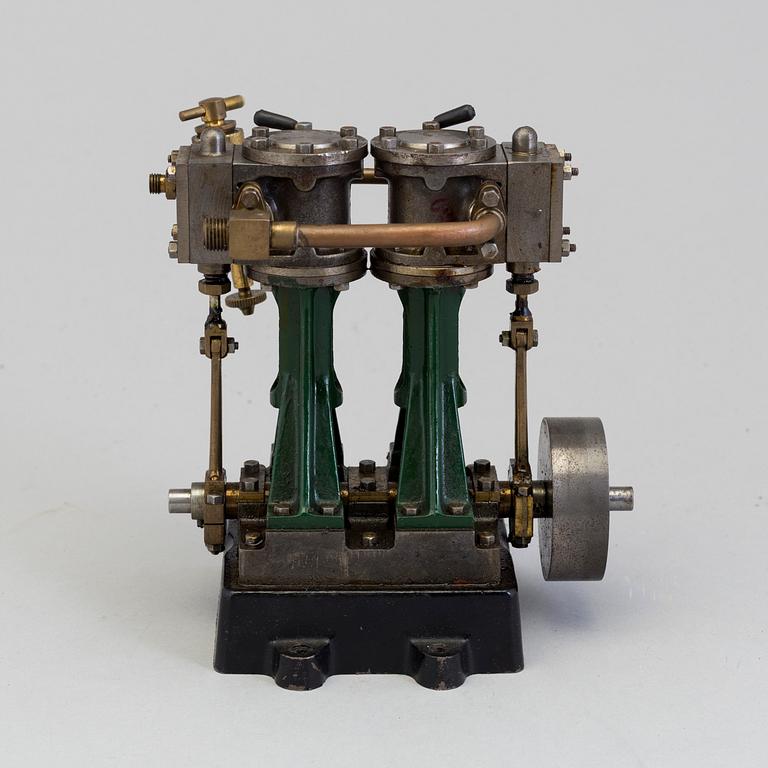 Two cylinder steam engine to a ship model, second half of the 20th century.