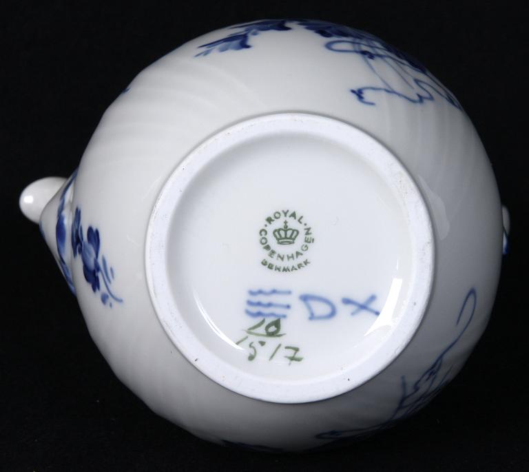 SERVISDELAR, 9 st, porslin, "Blå blomst", Kongl Dansk.