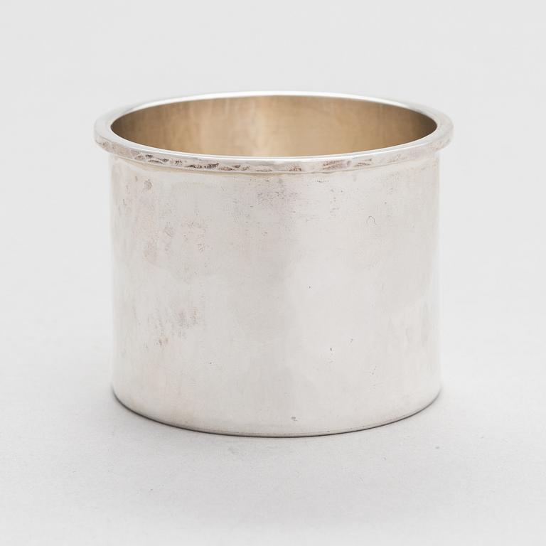 Pekka Piekäinen, Burk, sterlingsilver. Platinoro, Åbo.