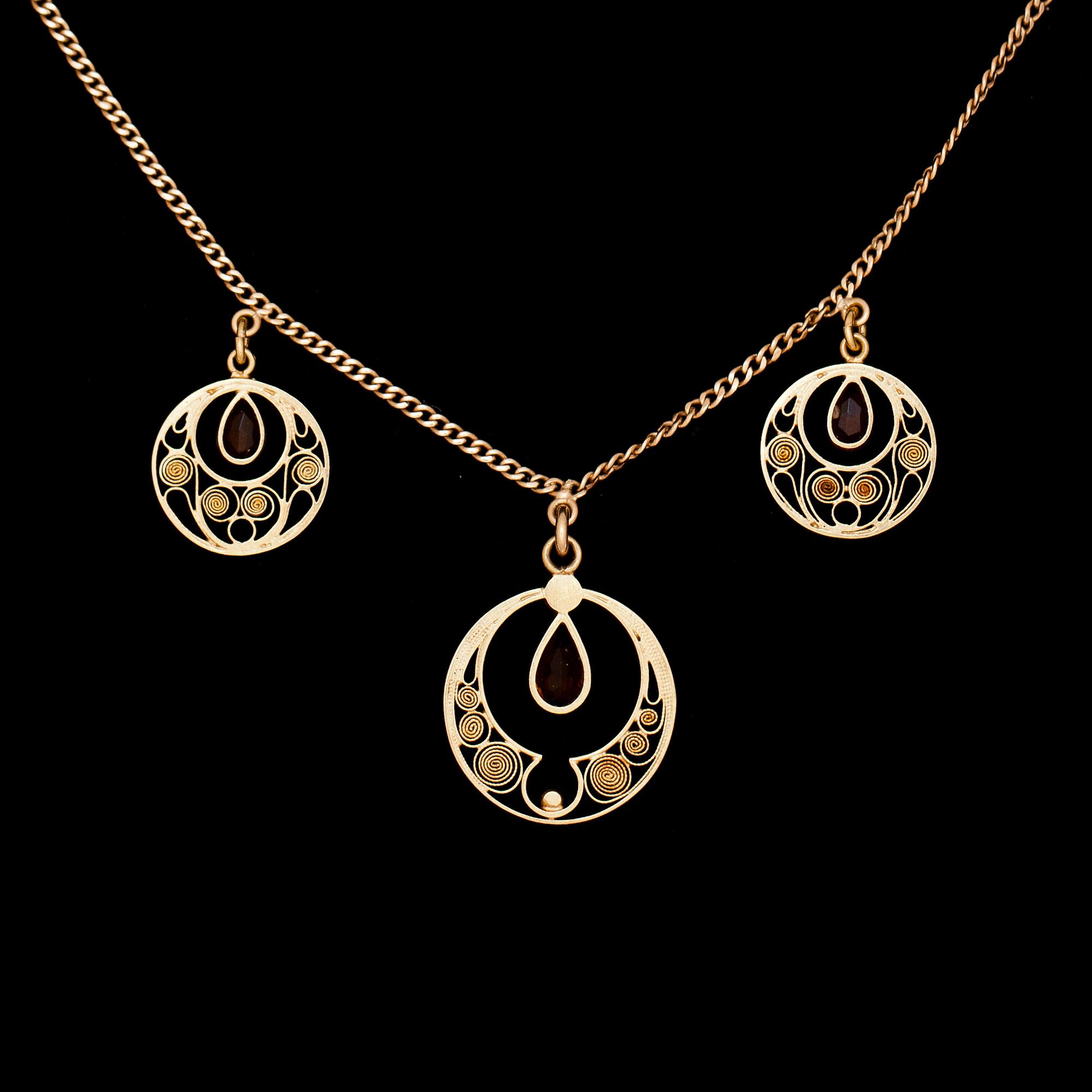COLLIER, 18k guld Gustaf Dahlgren & Co, Malmö. 1900-talets mitt. Vikt ca 7 g.