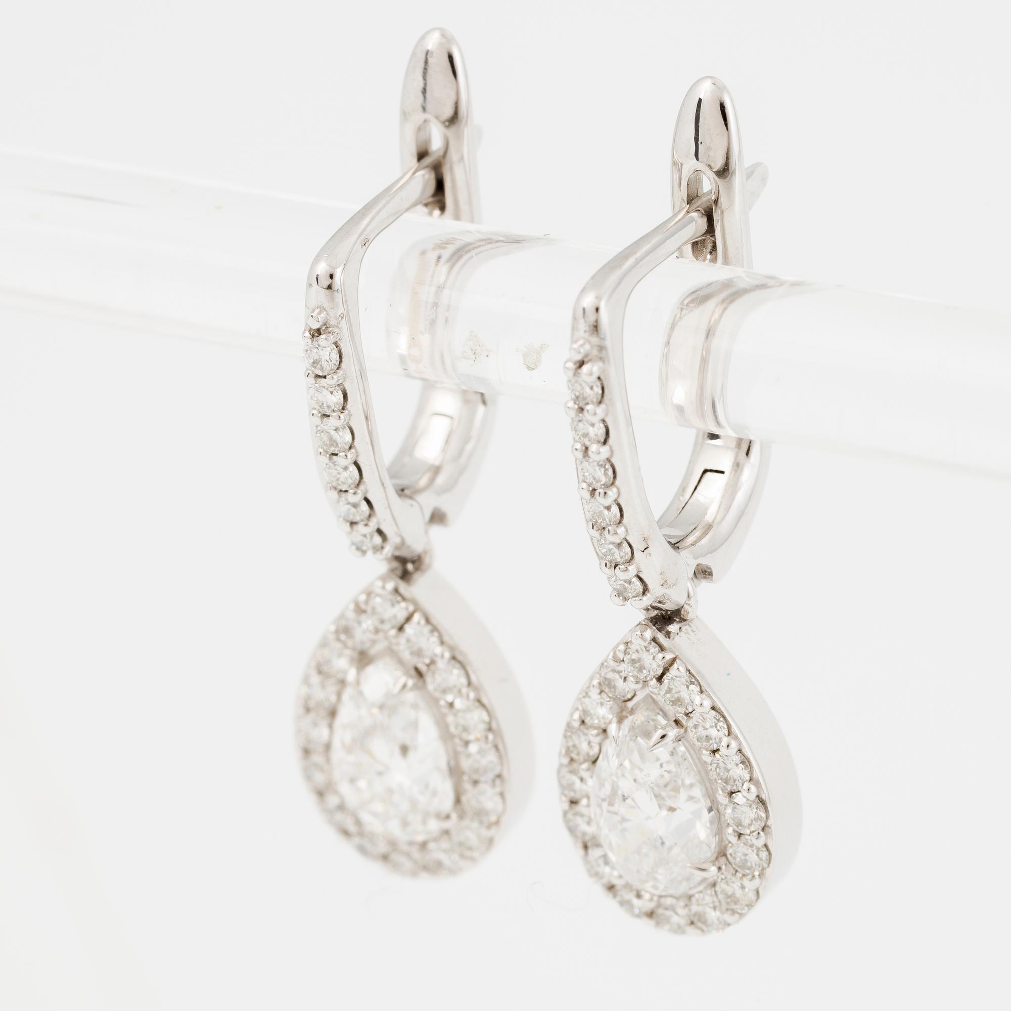 Earrings, a pair, 18K white gold set with pear-shaped and brilliant-cut diamonds.