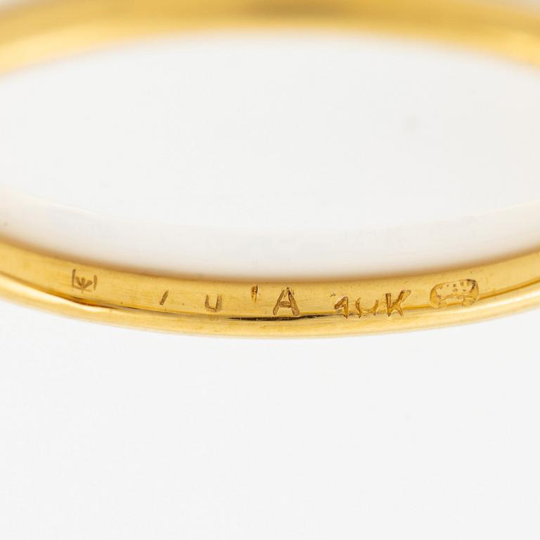 Ring in 18K gold with an oval faceted garnet and a brilliant-cut diamond.