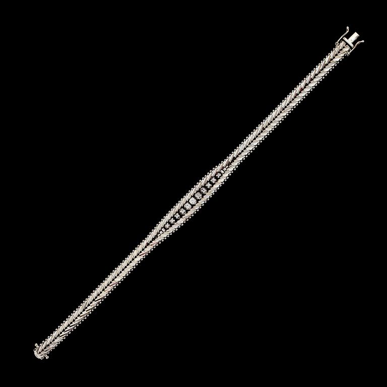 ARMBAND, 18K vitguld, diamanter. Vikt ca 29 g.