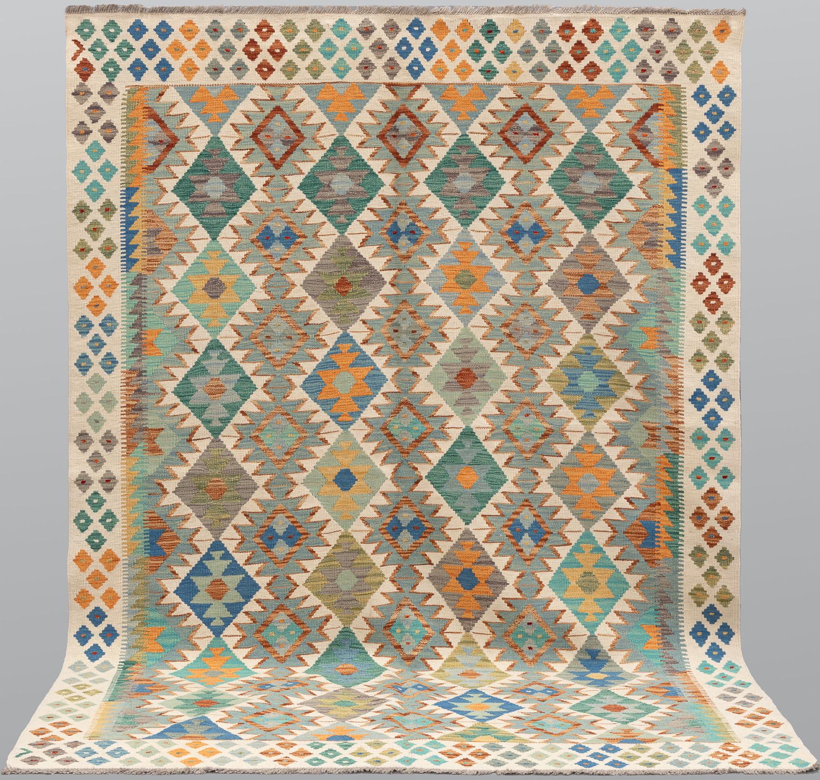 A Kilim rug, approx. 259 x 172 cm.