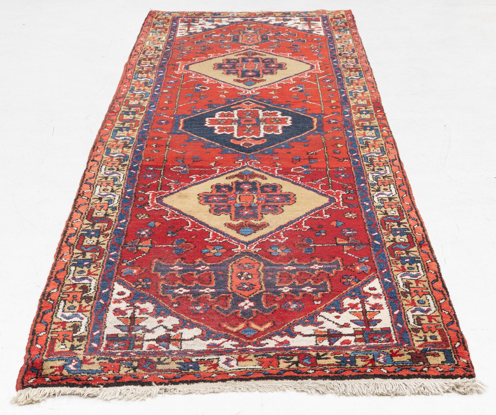 Gallerimatta, Old Nordvästpersisk, ca 330 x 97 cm.