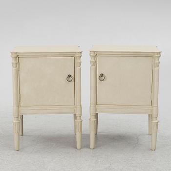 Sängbord, ett par, samtida.