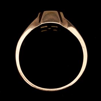 RING, guld 14K, Westendin Invalidien Ammattioppilaitos, Esbo 1977. Vikt 25,7 g.