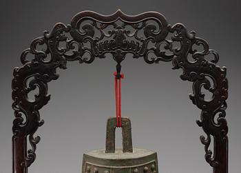 TEMPELKLOCKA, brons. Troligen Ming dynastin (1368-1644).