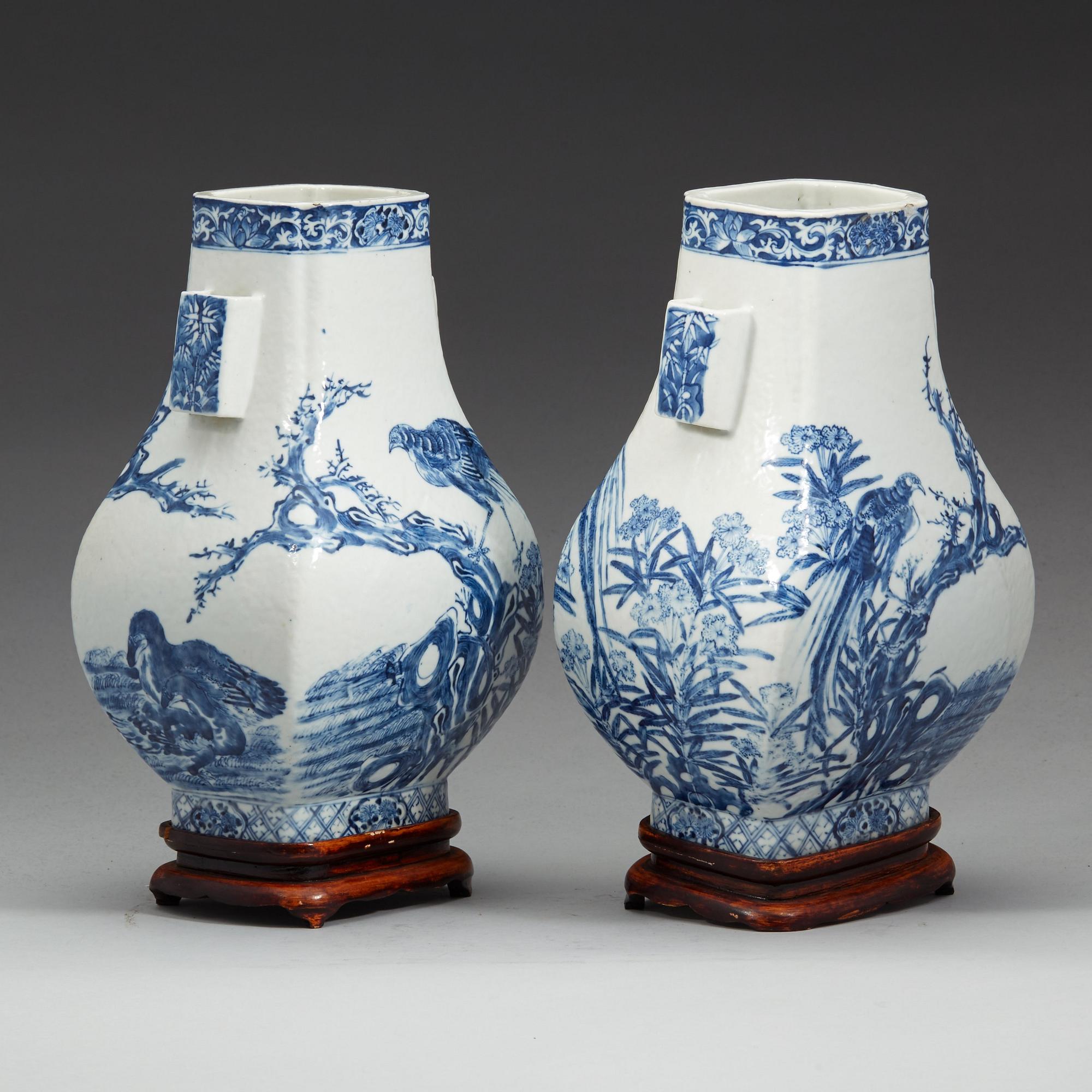 VASER, ett par, porslin. Qing dynastin, 1800-tal.