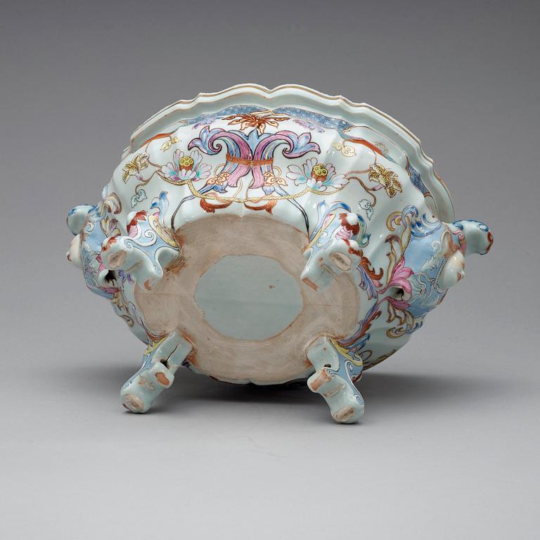 A rare large, finely painted tureen with cover and stand, Qing dynasty, Qianlong (1736-95).