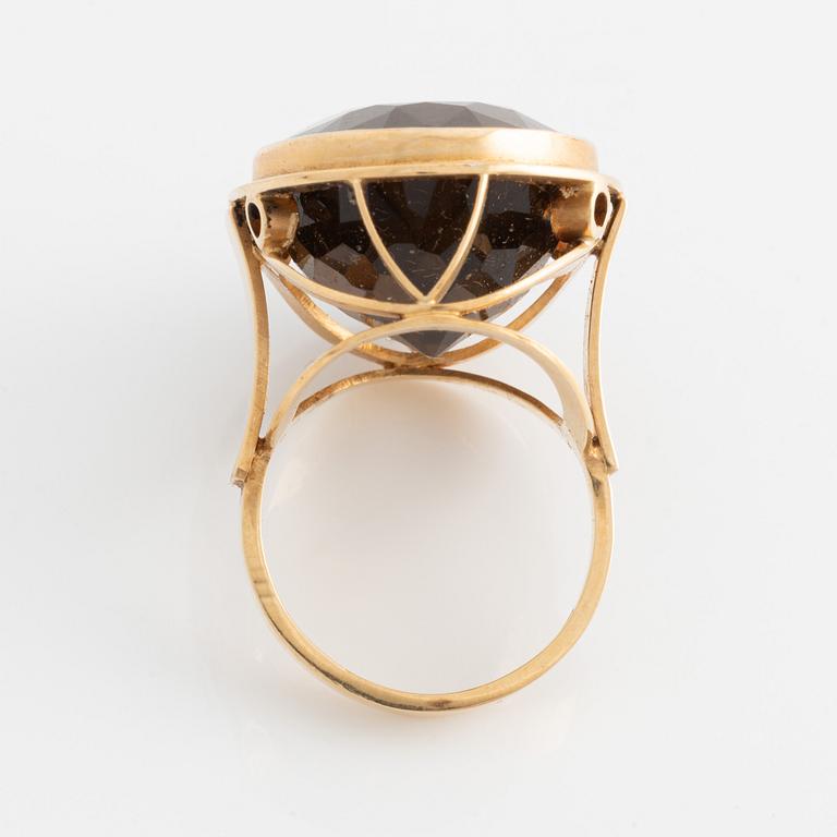 Ring, cocktail ring, 18K gold with smoky quartz.