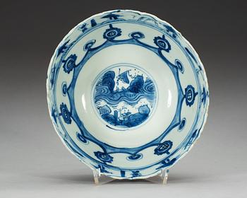 A blue and white bowl, Ming dynastin, Wanli (1573-1620).