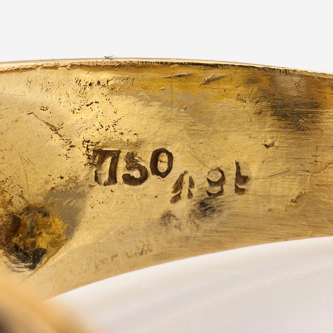 Ring, 18K guld, safirer, smaragder och diamanter ca 0.21 ct tot.