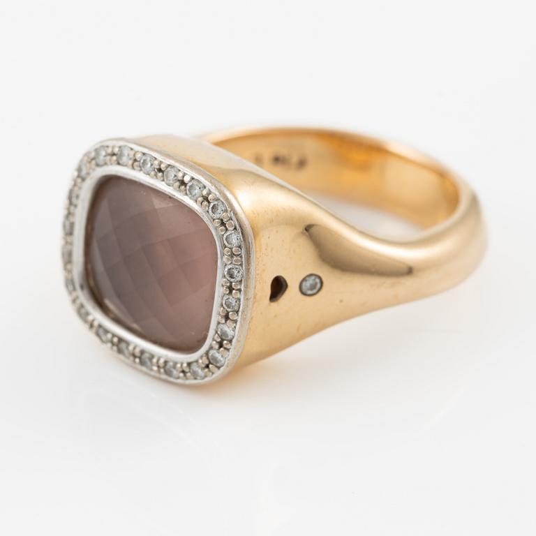 Charlotte Lynggaard, Ole Lynggaard, ring, "Cushion" 18K guld med rosatonad sten och briljantslipade diamanter.