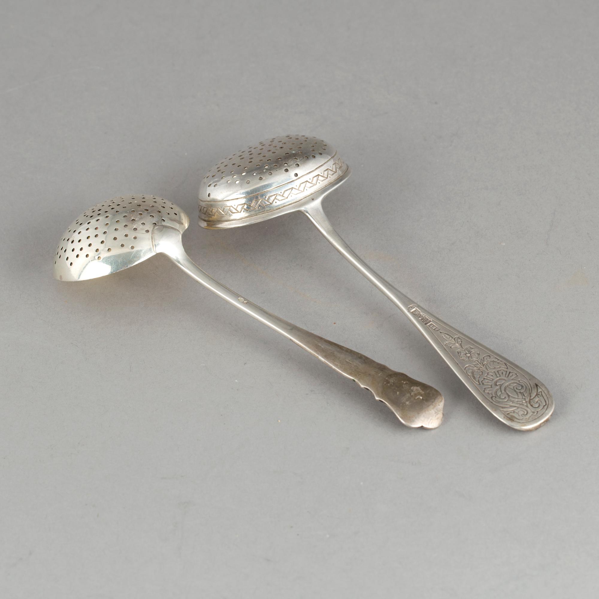 STRÖSKEDAR, 2 st, silver, bl.a Moskva Ryssland, 1889. Vikt 115 g.