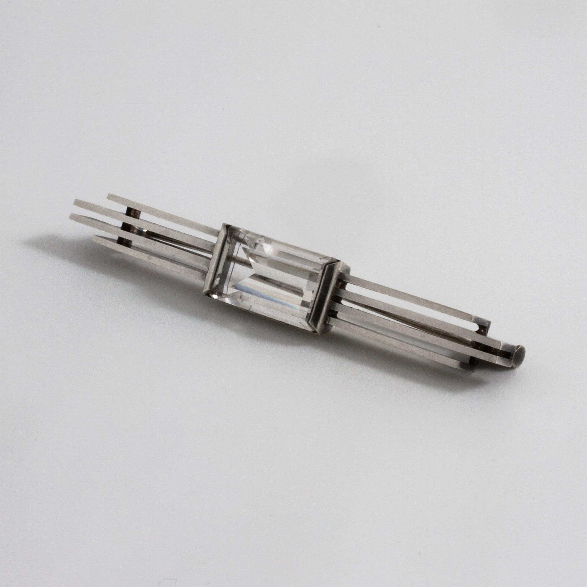 ATELJÉ STIGBERT, Stockholm, 1942, brosch med fasettslipad bergkristall.