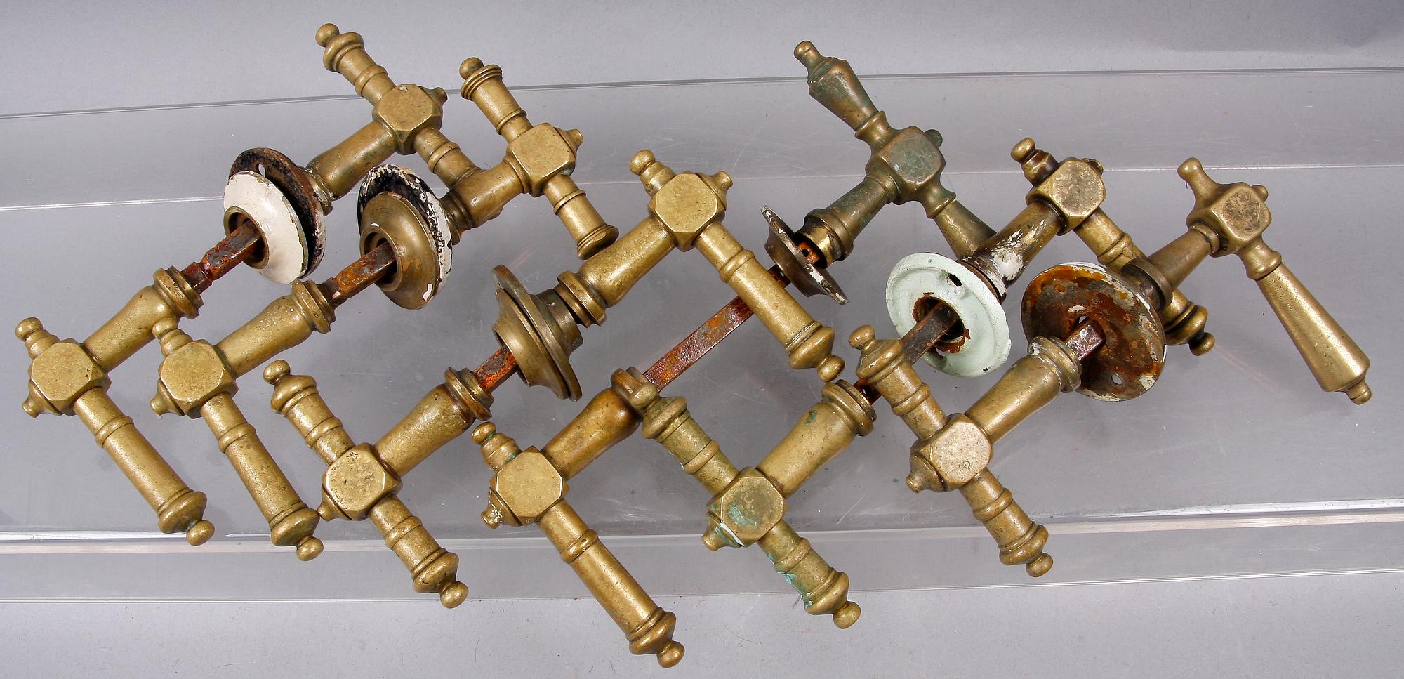 DÖRRHANDTAG, 6 par, mässing. 1800/1900-tal.