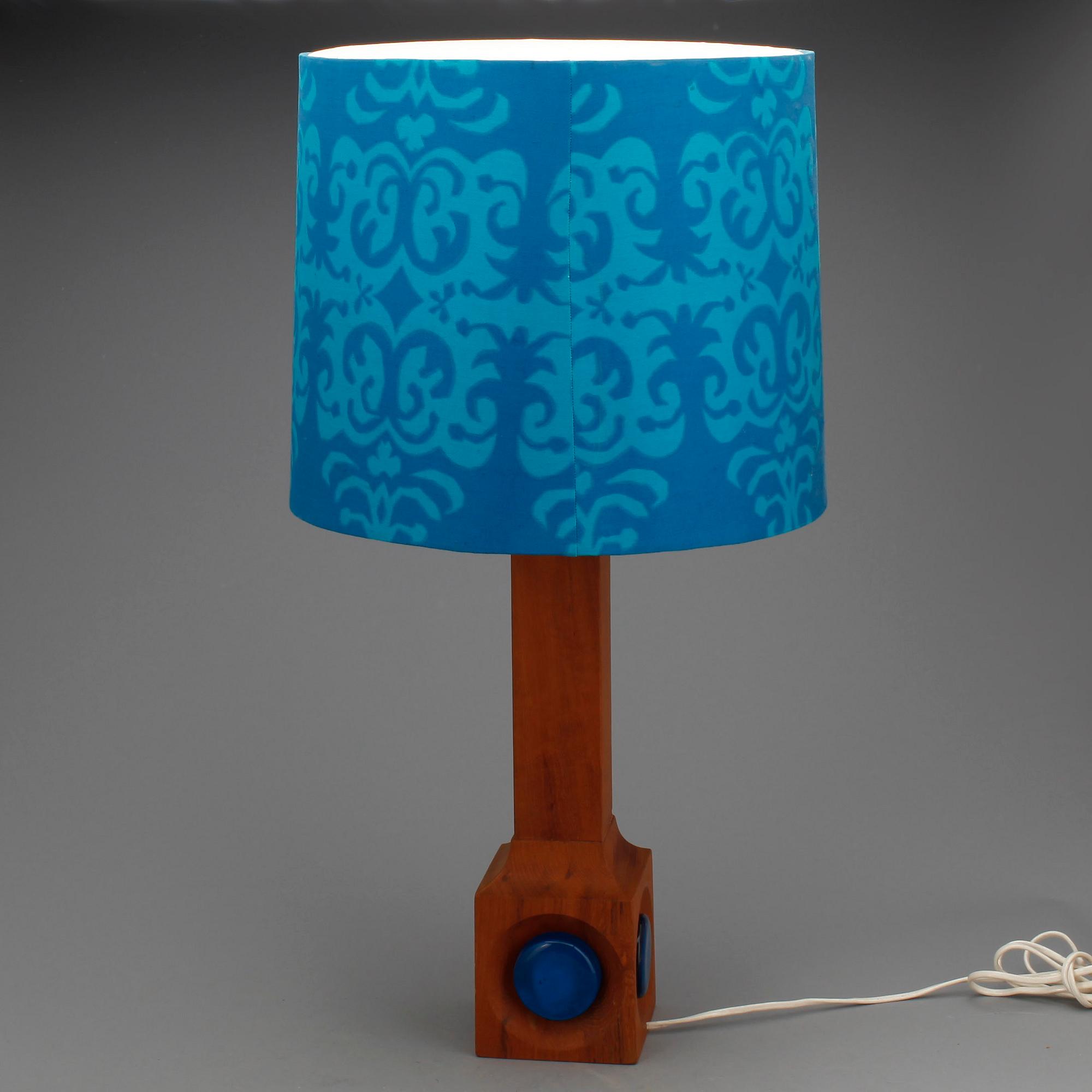 BORDSLAMPA, möjligen Finland, 1960/70-tal. Höjd 37cm.