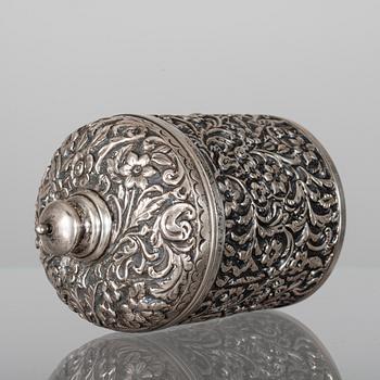 DOSA MED LOCK, sterling silver, Birmingham, 1800-talets slut. Vikt 88 g.